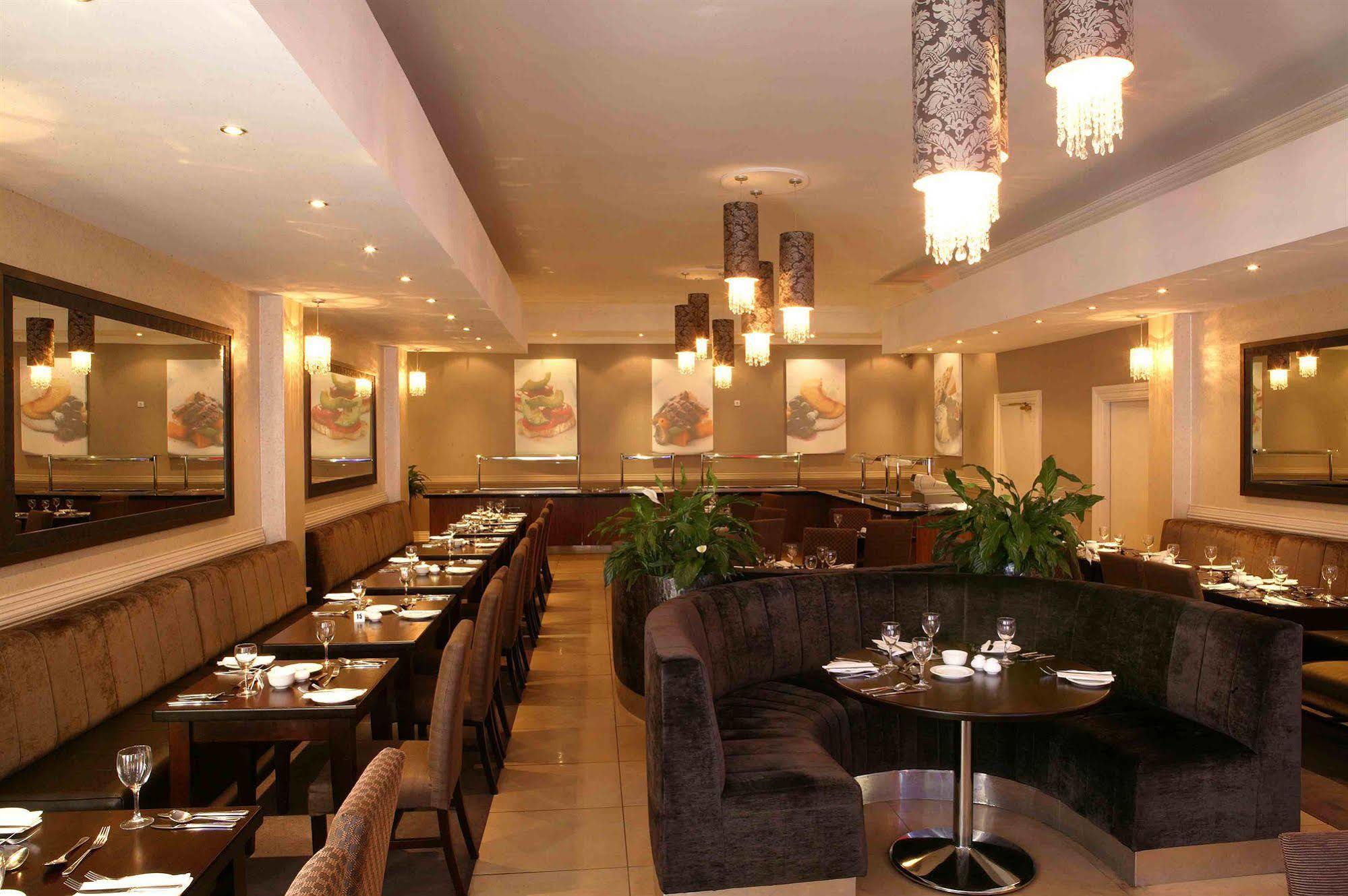 Killarney Oaks Hotel レストラン 写真