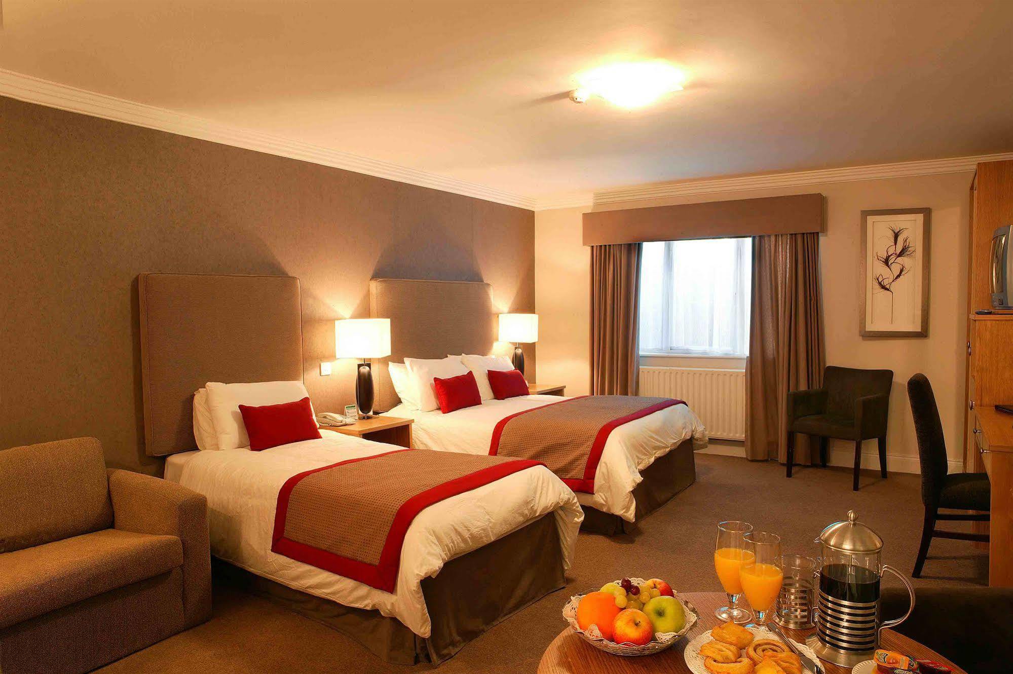 Killarney Oaks Hotel エクステリア 写真